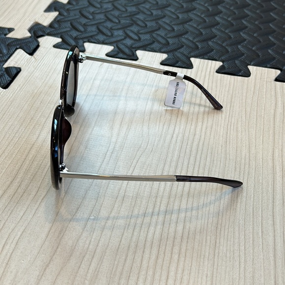 Urban Outfitters Sunglasses Black Frames New With Tags - Picture 5 of 6